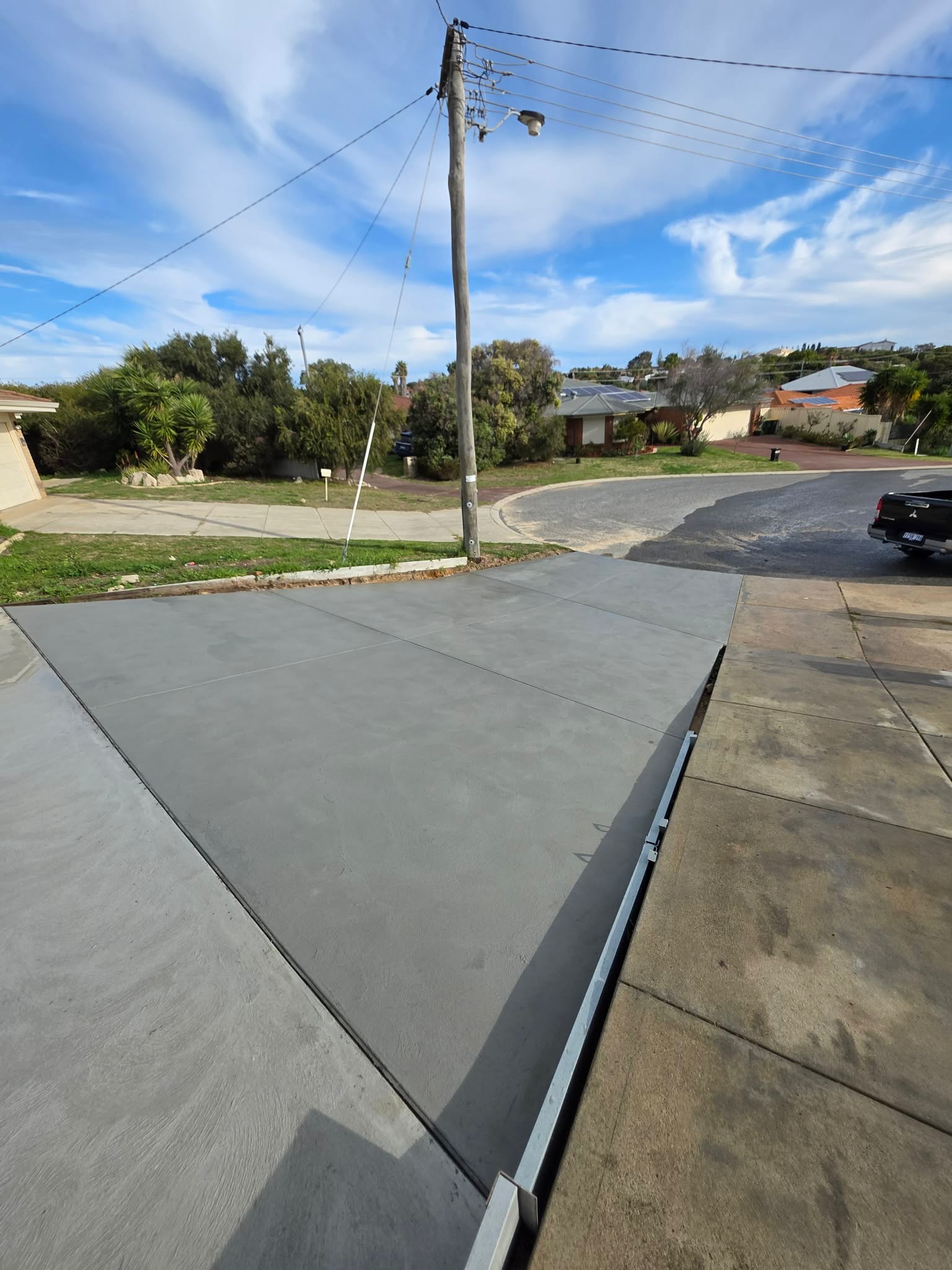 Last-minute driveway poured and finished, Merriwa